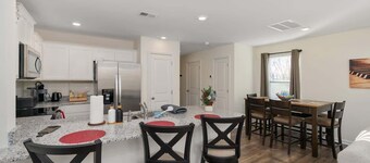 Stylish 3BR Getaway across Bristol Speedway