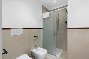 تجهيزات دش، مجففات شعر، مناشف