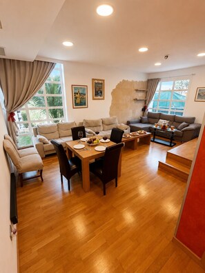 Dining - VillaBerria, 9Host, Pool, BBQ, Jcuzzi, Oasis Palma (Marratxí)