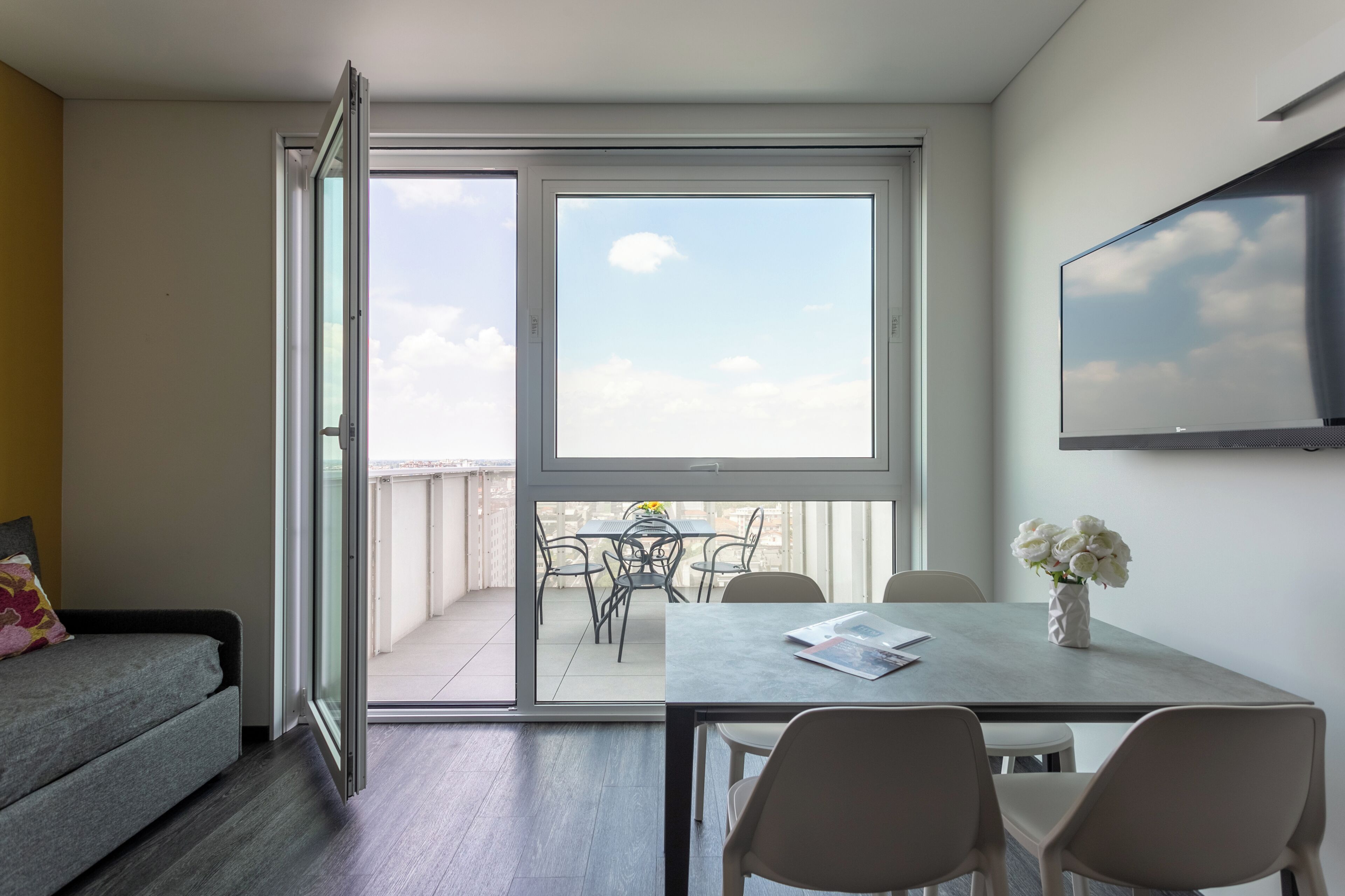 Deluxe-Apartment, Terrasse, Stadtblick | Wohnbereich
