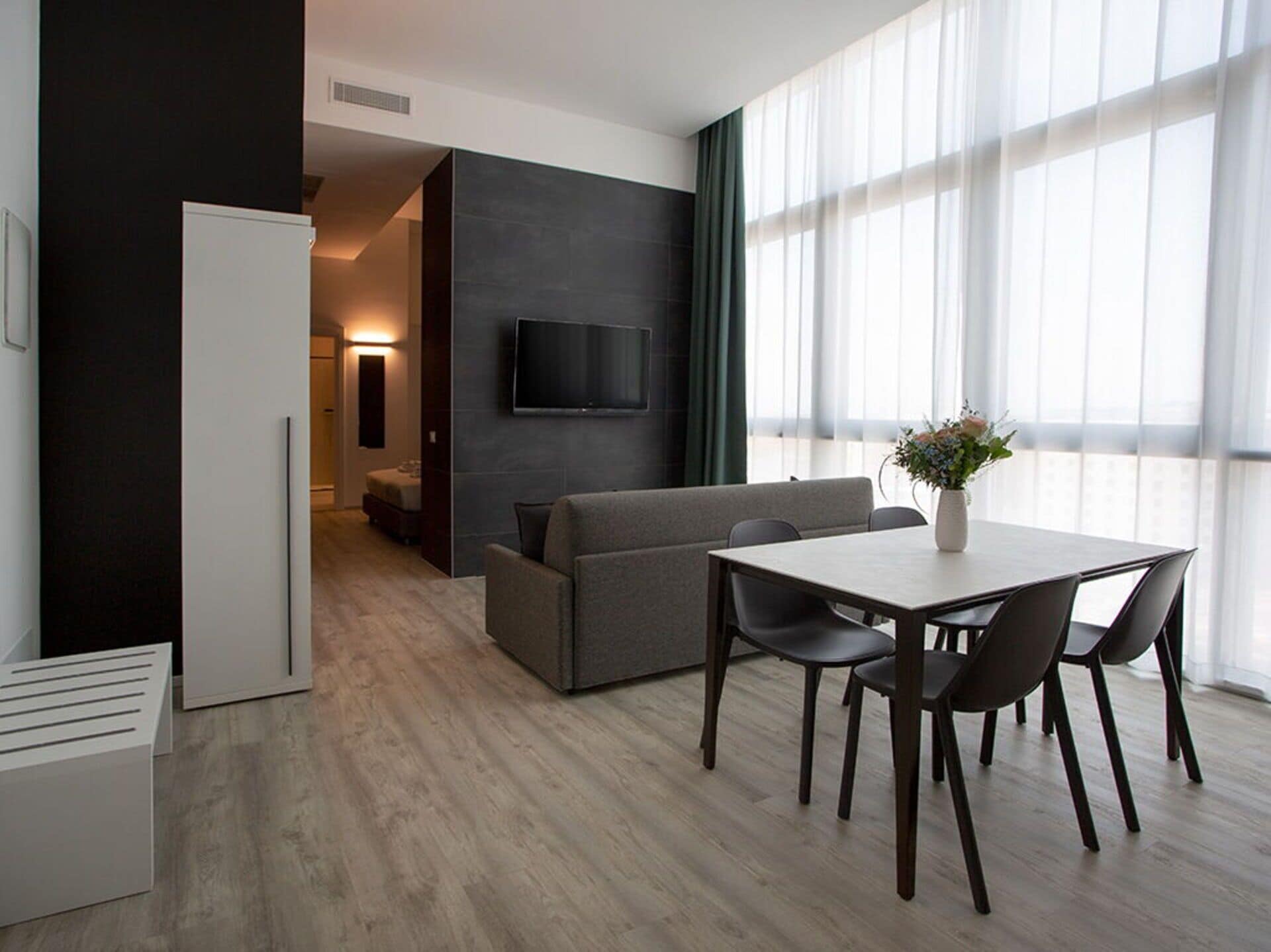 Deluxe Apartment, City View | Interior
