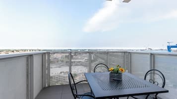Deluxe Apartment, City View | Outdoor dining