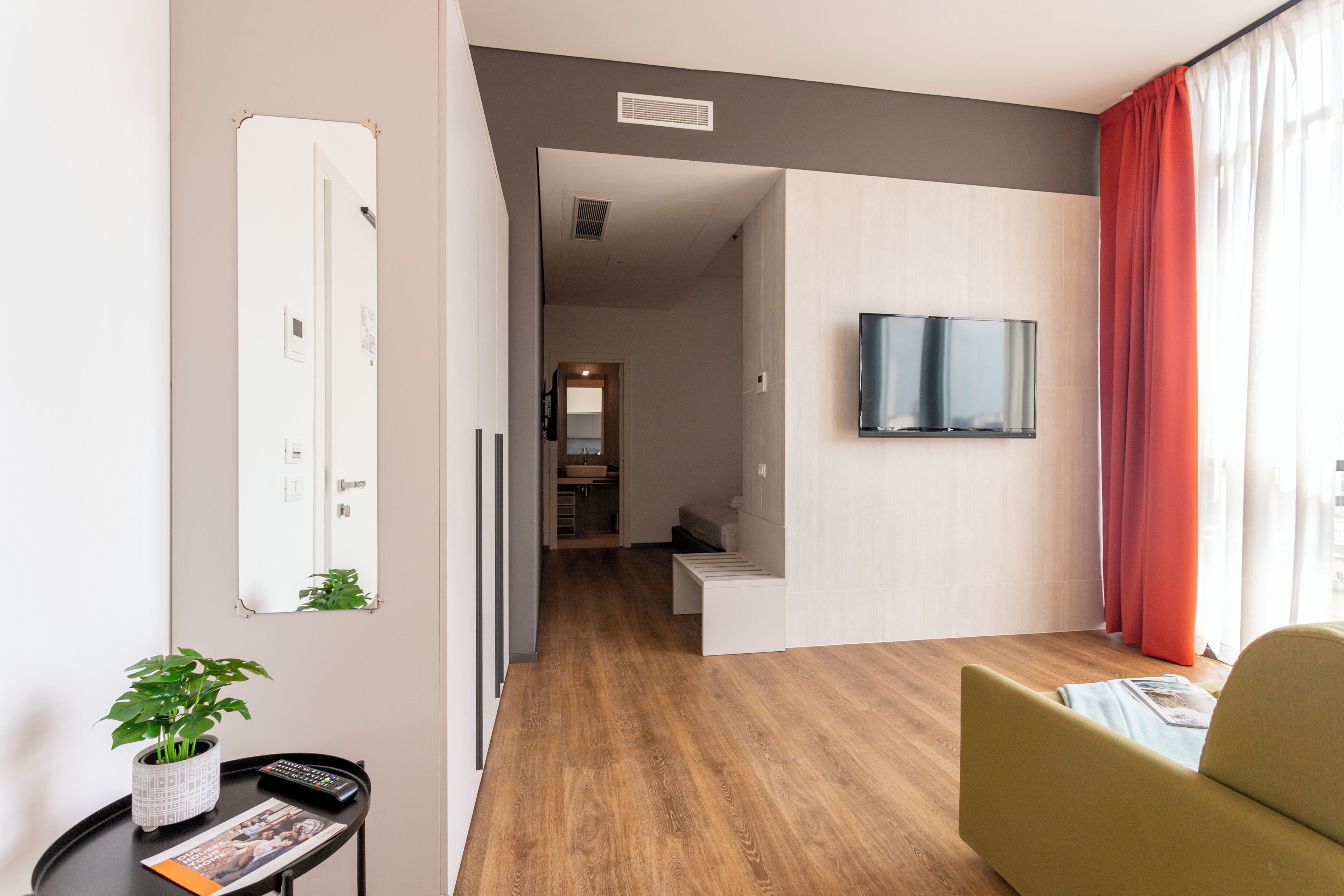 Deluxe Apartment, City View | Living area