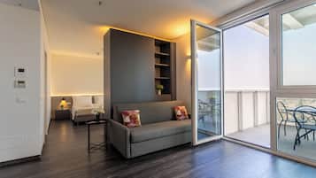 Appartamento Deluxe, terrazzo, vista città | Area soggiorno