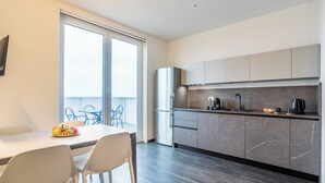 Departamento Deluxe, Terraza, vista a la ciudad | Cocina privada