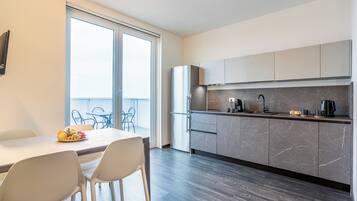 Deluxe-Apartment, Terrasse, Stadtblick | Eigene Küche