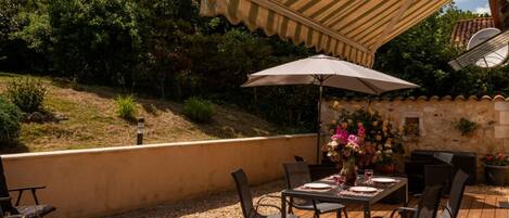 屋外ダイニングエリア