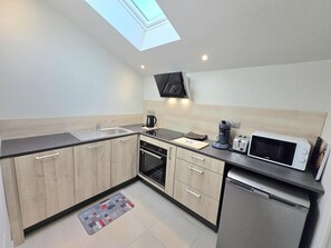 Réfrigérateur, micro-ondes, four, lave-vaisselle