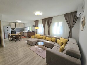 Télévision, table de tennis de table