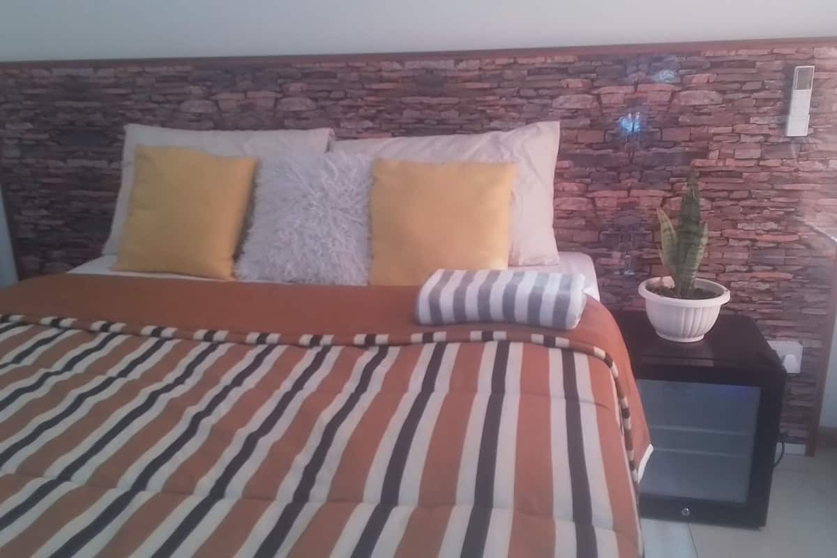 Comfort Room | Desk, laptop workspace, iron/ironing board, WiFi (free)