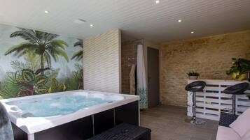 Bain à remous intérieur