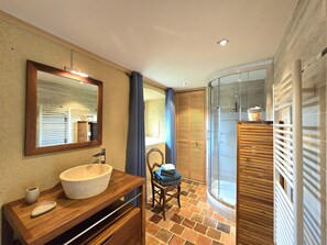 Bathroom - Charming Périgord house with private pool and WIFI (Saint-Sulpice-d'Excideuil)