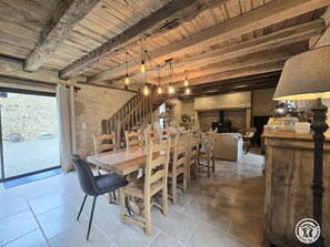 Dining - Stone house in Périgord, sleeps 10, authentic charm (La Chapelle-Aubareil)
