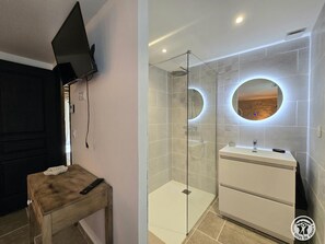 Hair dryer - Stone house in Périgord, sleeps 10, authentic charm (La Chapelle-Aubareil)