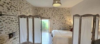 Peaceful cottage with private garden and pet-friendly