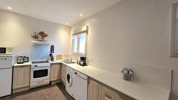 Réfrigérateur, micro-ondes, four, lave-vaisselle