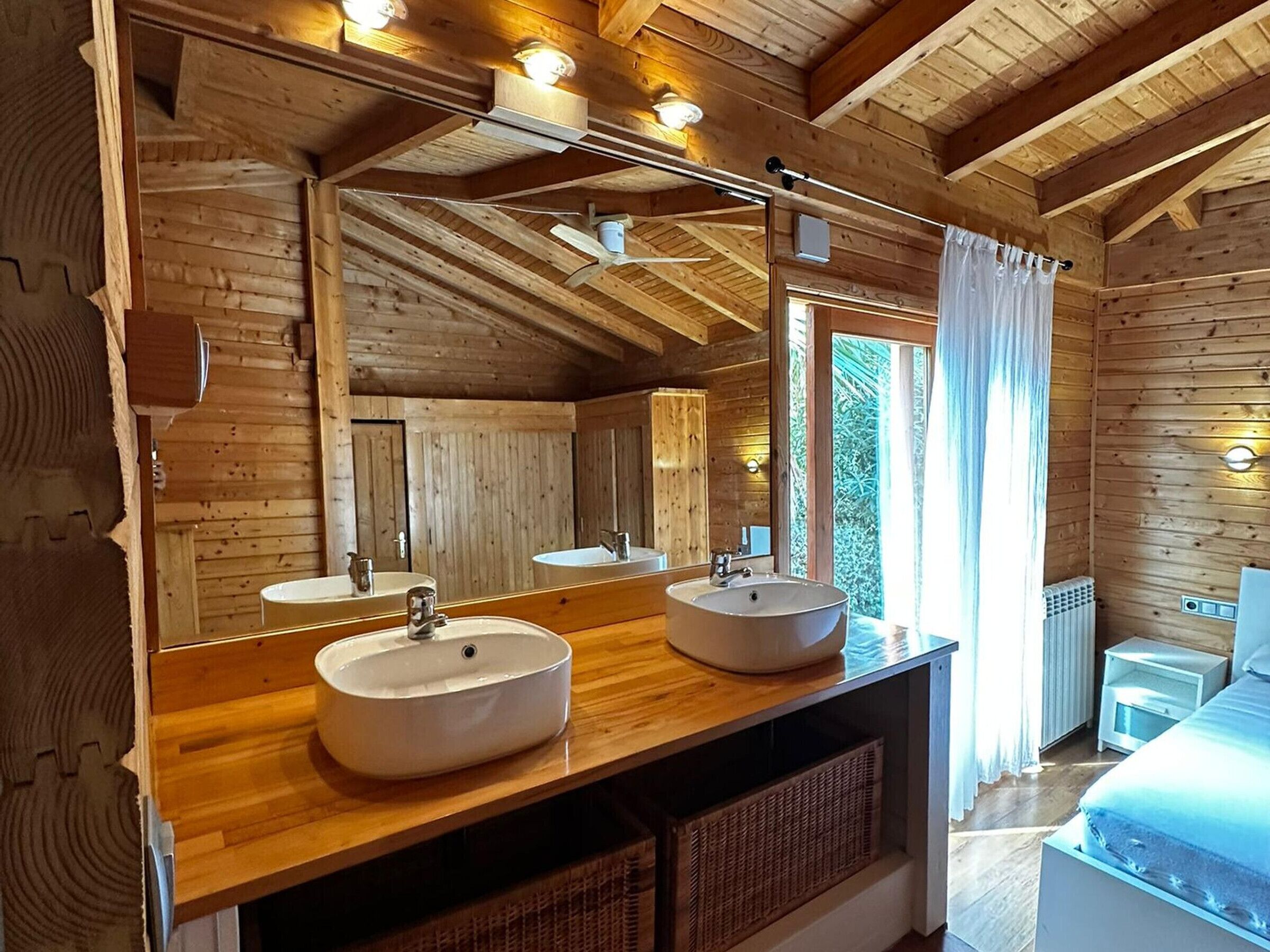 Wi-Fi gratuit, draps fournis