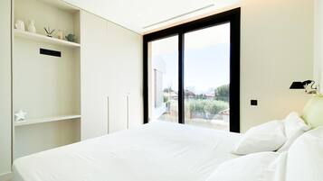 WiFi (無料)、ベッドシーツ