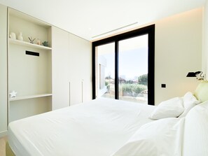 Free WiFi, bed sheets - VILLAS COSETTE / Villa Vicenç lujo con piscina privada y eficiencia energética en la Costa Brava ALQUILER TEMPORAL (Platja d'Aro)