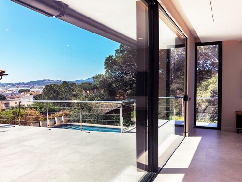 Costa Brava : Villa de luxe moderne avec piscine privée et efficacité énergétique