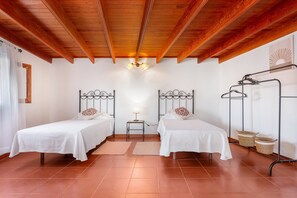 2 bedrooms, iron/ironing board, WiFi, bed sheets - Casa Abuela María with Private Terrace and Wi-Fi (La Oliva)