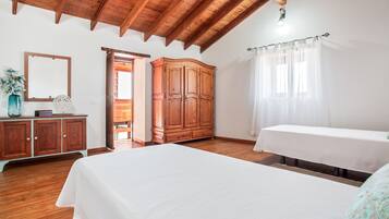 2 dormitorios, tabla de planchar con plancha, wifi y ropa de cama