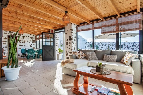 Casa Abuela María with Private Terrace and Wi-Fi