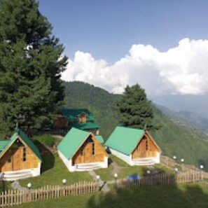 Habitación doble, vista a la montaña | Insonorización, tabla de planchar con plancha y wifi gratis