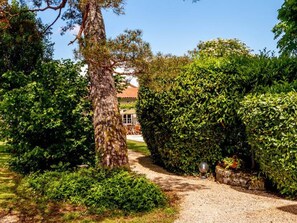 Property grounds - House with shared pool near Périgueux (Boulazac Isle Manoire)