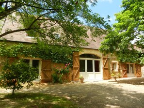 Exterior - Spacious countryside house with garden and terrace (Saint-Martial-de-Nabirat)