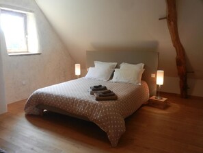 4 bedrooms, free WiFi - Spacious countryside house with garden and terrace (Saint-Martial-de-Nabirat)