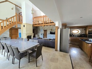Dining - Air-conditioned villa with private pool and Wi-Fi in Carlux (Carlux)