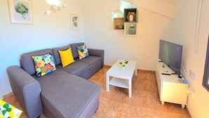 Living area - Apartment Lidia 2 - Beachfront La Carihuela, 1 bedroom, air conditioning, Wi-Fi (Torremolinos)