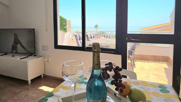 Dining - Apartment Lidia 2 - Beachfront La Carihuela, 1 bedroom, air conditioning, Wi-Fi (Torremolinos)