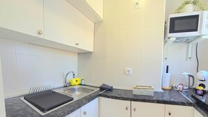 Private kitchen - Apartment Lidia 2 - Beachfront La Carihuela, 1 bedroom, air conditioning, Wi-Fi (Torremolinos)