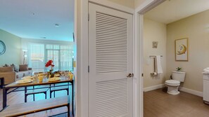 Bathroom - peaceful Stamford stay with AC (Stamford)