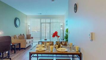 Een smart-tv en een kantoor