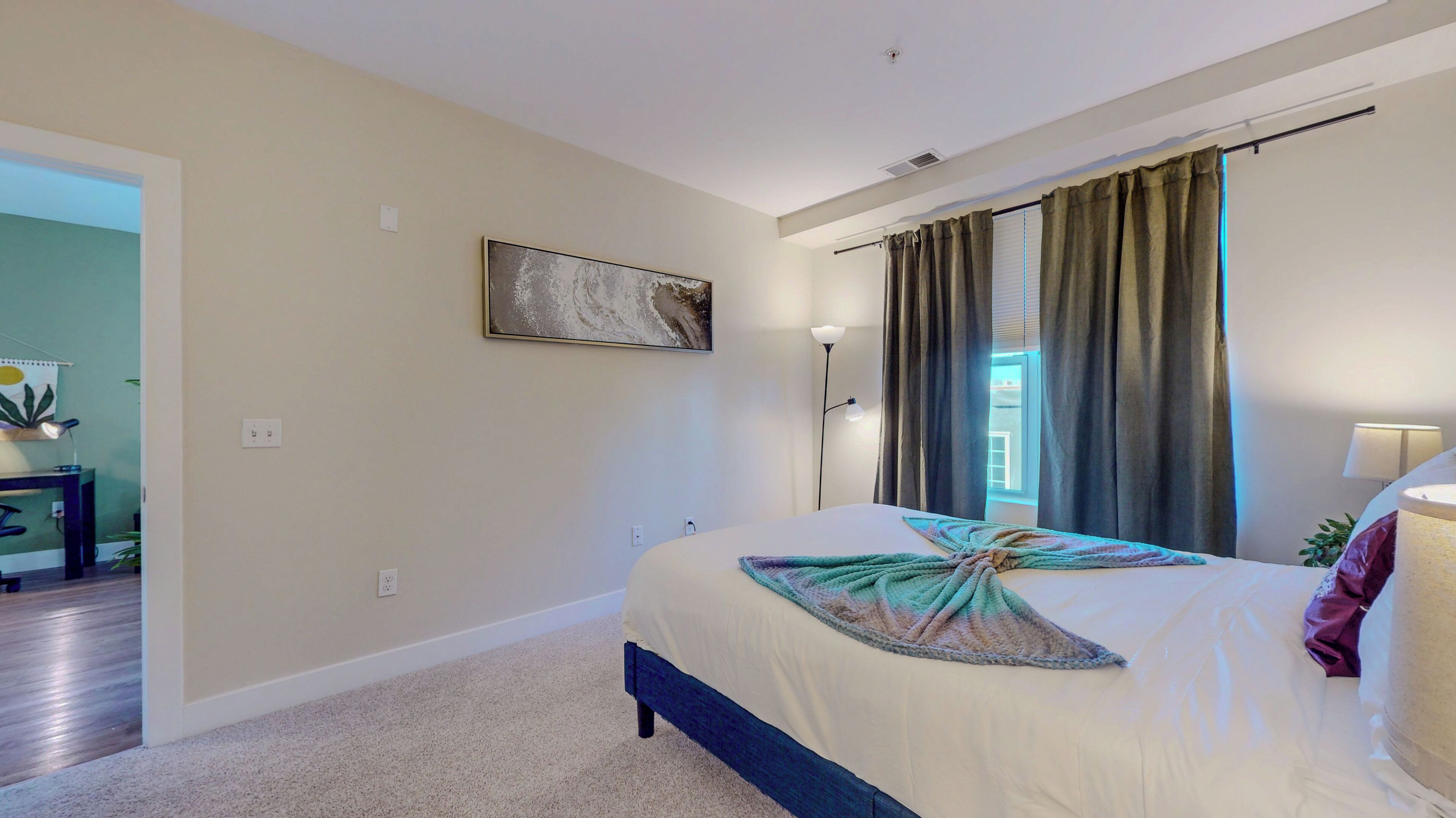 Iron/ironing board, free WiFi, bed sheets