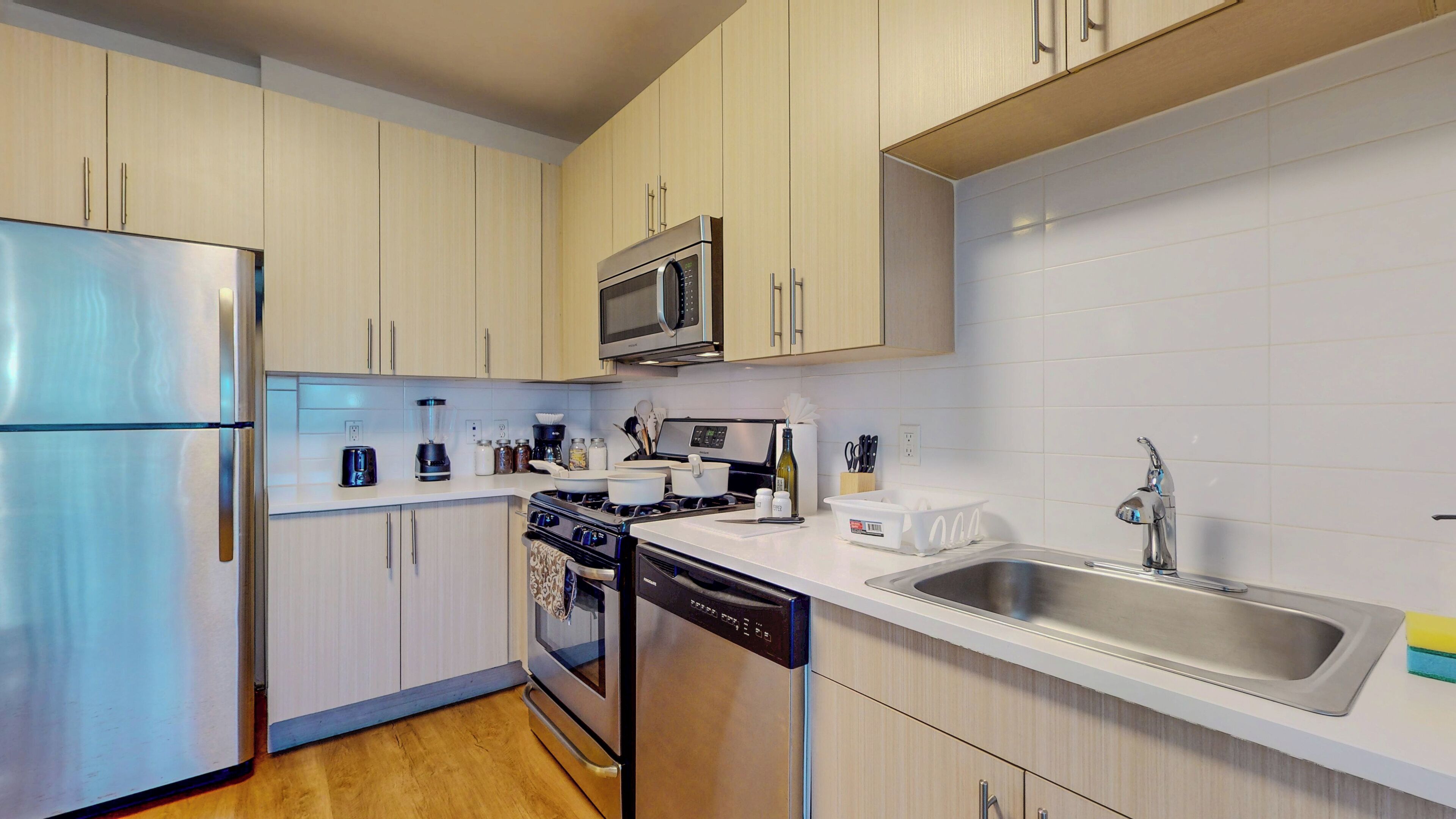 Kühlschrank, Ofen, Herdplatte, Geschirrspüler