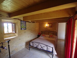 5 bedrooms, free WiFi - Charming cottage for 12 with WiFi, pets, and parking near Sarlat (Marcillac-Saint-Quentin)