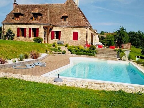 Charming house in Hautefort with private pool, pets allowed