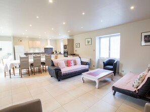 Télévision, table de tennis de table