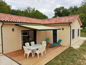 Outdoor dining - Charming cottage with garden and parking in Périgord (Carsac-Aillac)