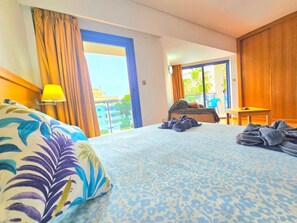 Free WiFi, bed sheets - Modern studio in Benalmádena with sea view and pool (Benalmádena)