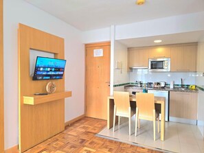 Kühlschrank, Mikrowelle, Toaster