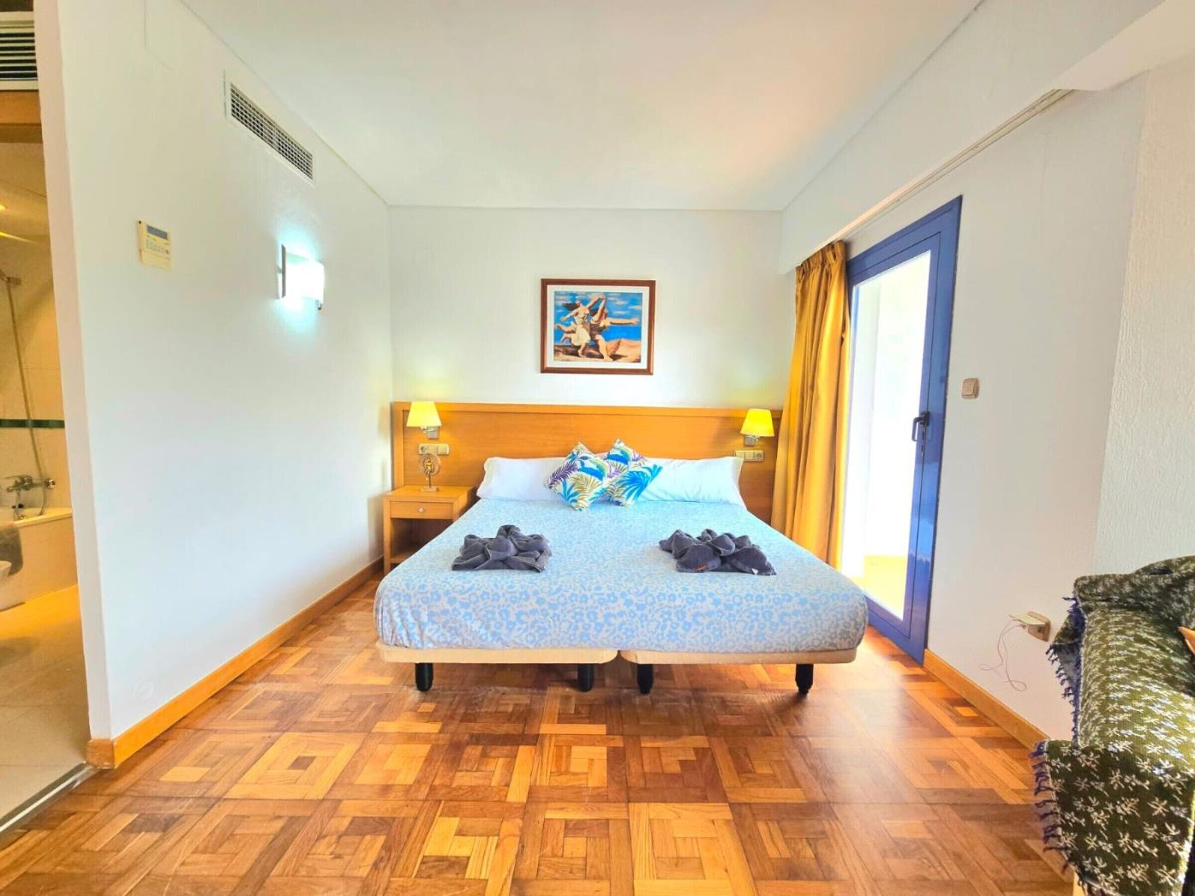 Wifi gratis y ropa de cama 