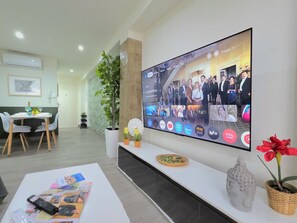 Interior - Elegant 3-Bedroom Apartment in Torremolinos - Wifi and Air Conditioning (Torremolinos)