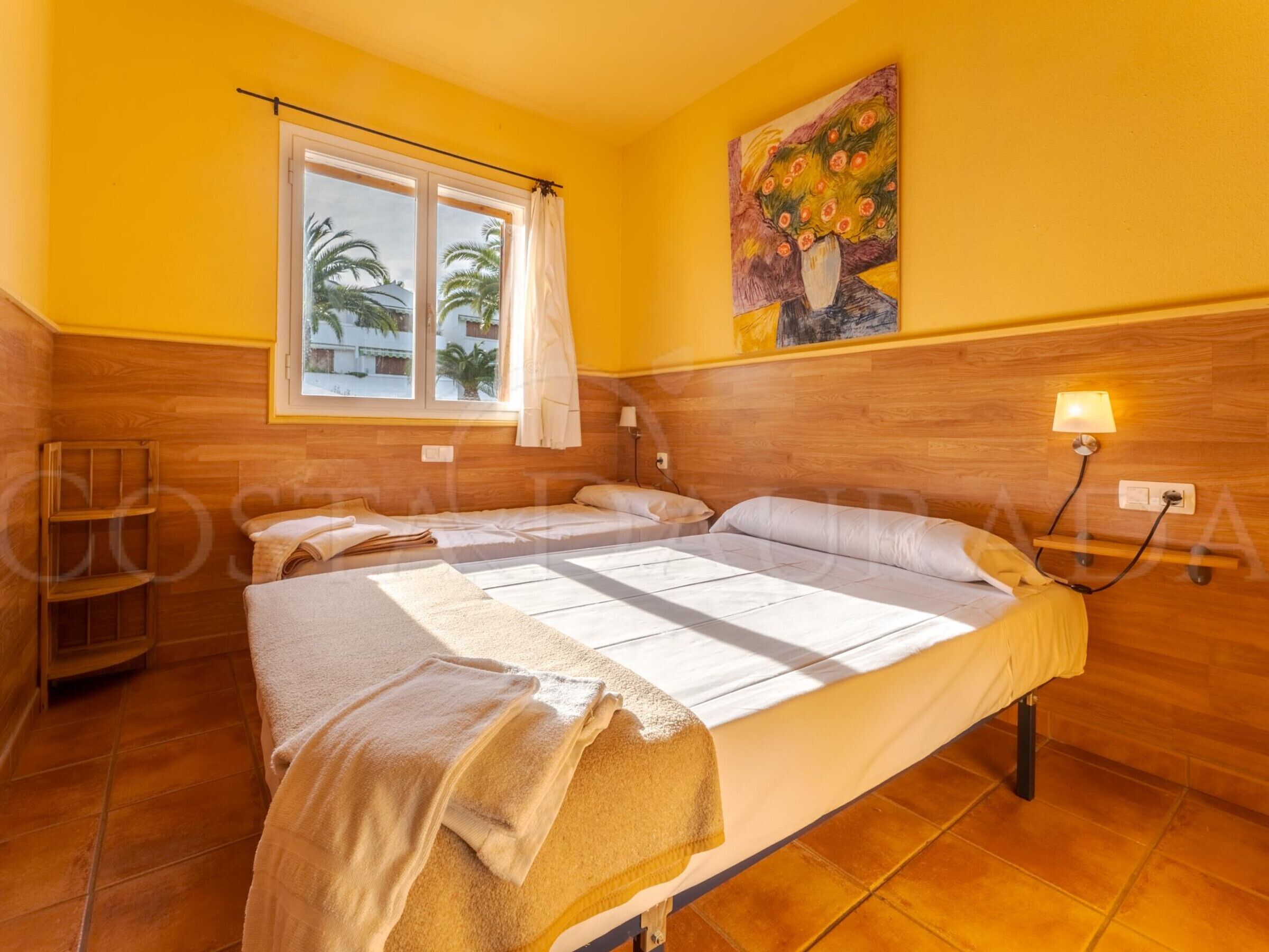 2 bedrooms, bed sheets