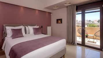 Casa urbana, 3 habitaciones, vista a la ciudad | Caja de seguridad en la habitación y espacio para trabajar con laptop