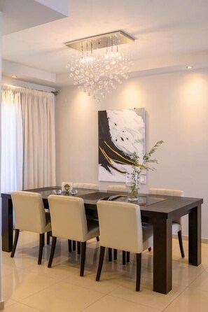 City House, 3 Bedrooms, City View | In-room dining - Elea Feel Like Home (Heraklion)